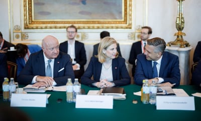 Im Bild Bundeskanzler Christian Stocker (l.), Bundesministerin Beate Meinl-Reisinger (m.) und Bundesminister Wolfgang Hattmannsdorfer (r.). — Andy Wenzel / BKA