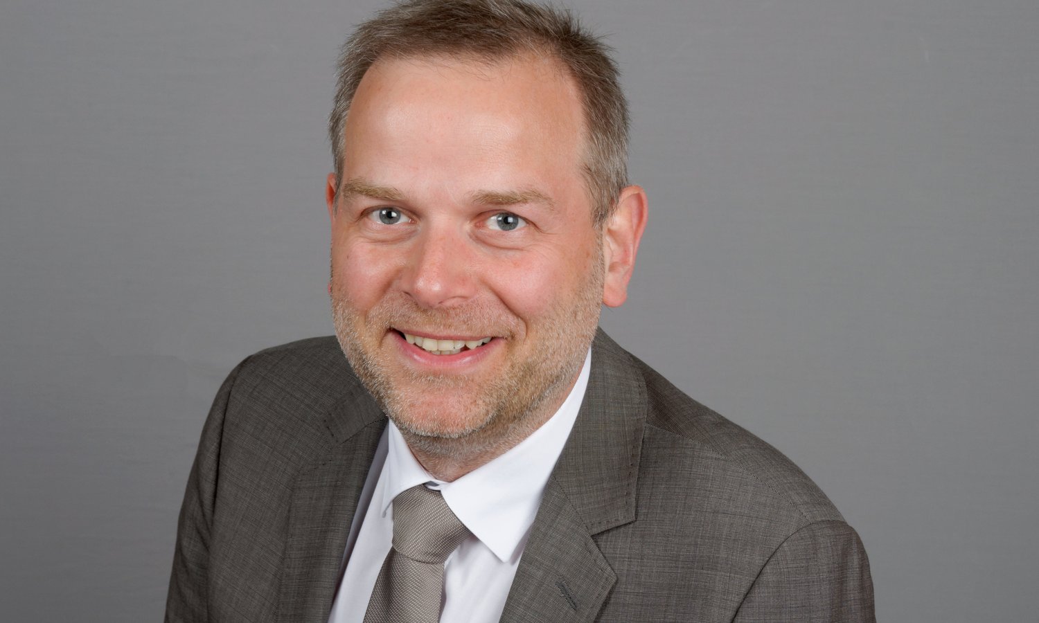 Familienunternehmer reißen „Brandmauer“ nieder — Jonas Rogowski / wikimediacommons.org (CC BY-SA 4.0)