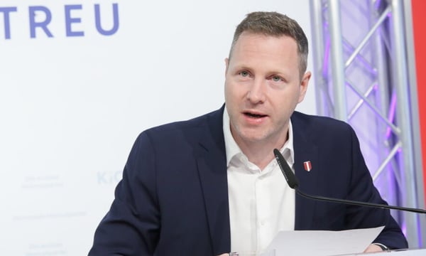 Michael Schnedlitz fordert Schluss mit dem Doppelspiel der Regierungsparteien und ruft zum gemeinsamen Widerstand gegen den Regierungsraubzug auf.