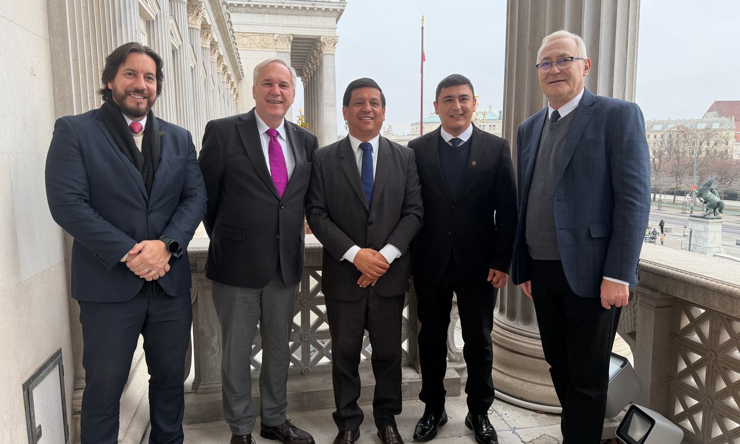Paraguay Senatoren und Rosenkranz, Graf — unzensuriert