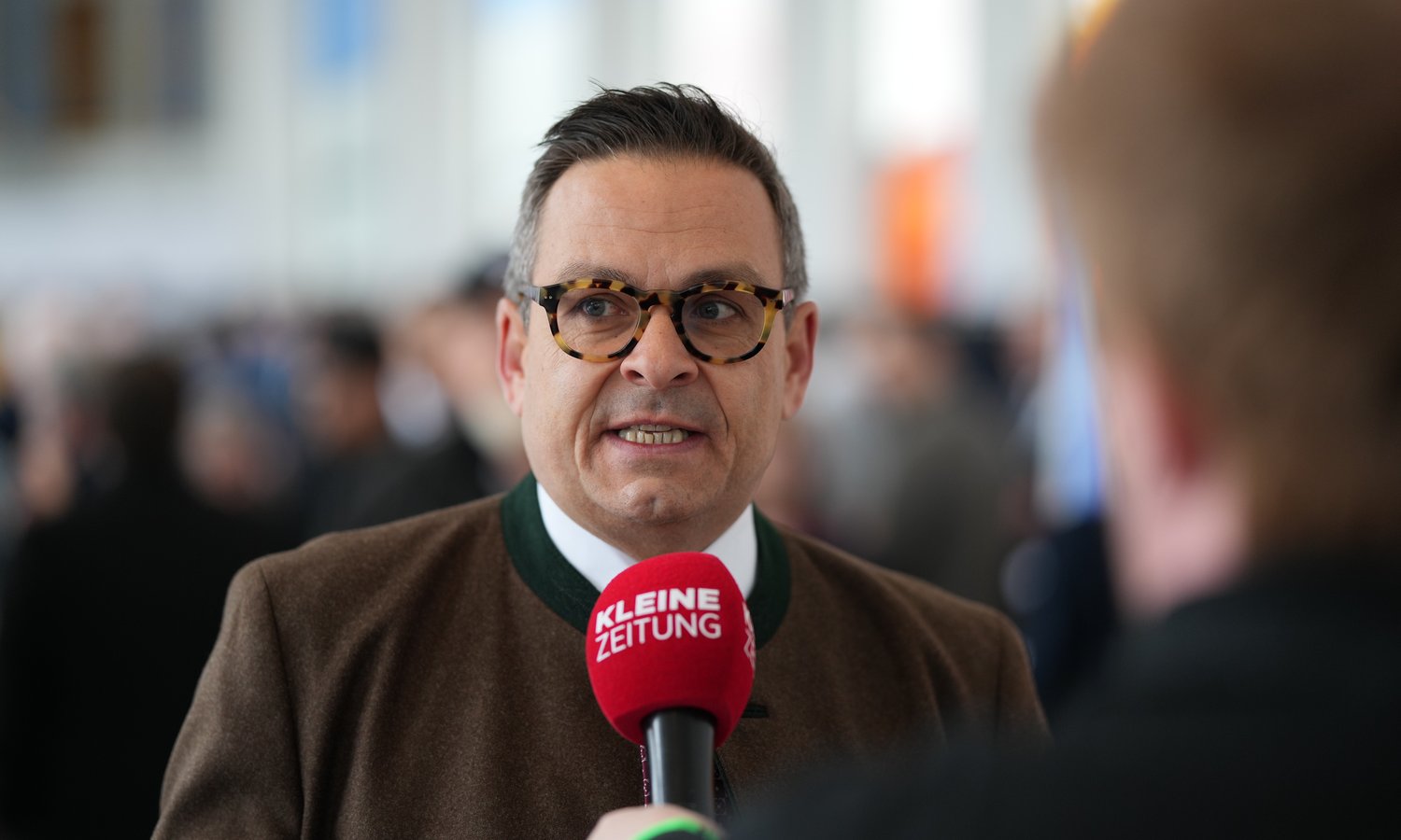 Grosz stürmt mit „Ab nach Hause“ Bestseller-Listen — Alois Endl