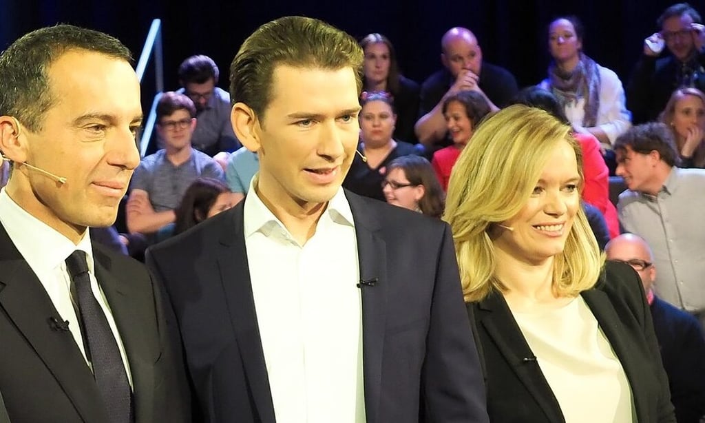 Christian Kern und Sebastian Kurz (von links) bei einem Puls-4-TV-Duell mit Corinna Milborn. Leser meinen: “Der ‘Zauber’ der Wunderwuzis ist verglüht”.