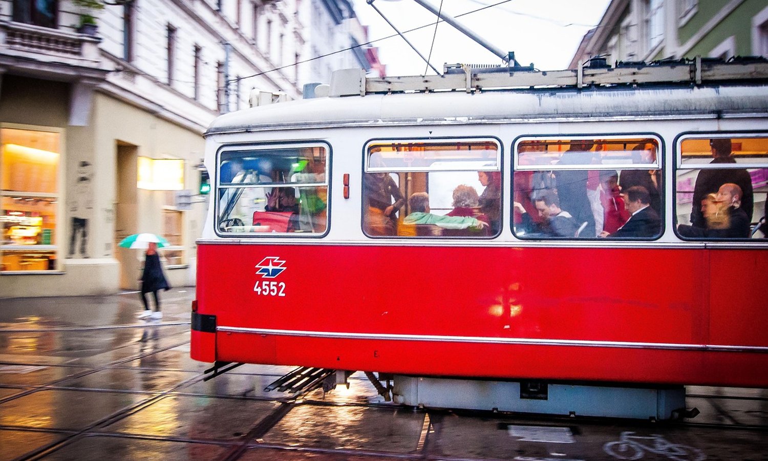 Raubüberfall: Opfer stellte Täter in Straßenbahn — tozik / pixabay.com