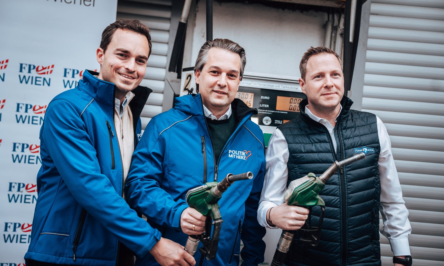 Großer Andrang bei blauer Billig-Tank-Aktion — FPÖ Wien
