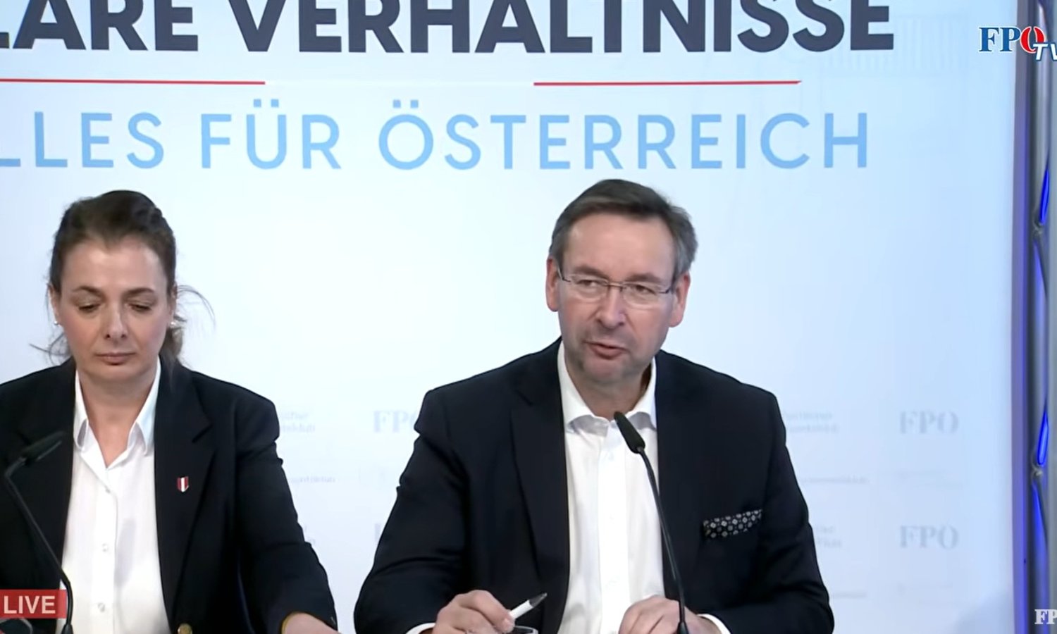 Hermann Brückl und die Nationalratsabgeordnete Katayun Pracher-Hilander — Screenshot FPÖ TV / YouTube