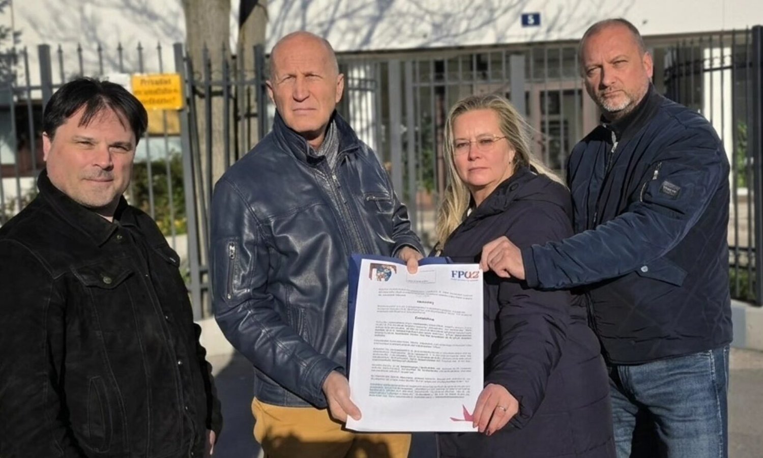 Irschik und FPÖ-Funktionäre — Screenshot / FPÖ Floridsdorf