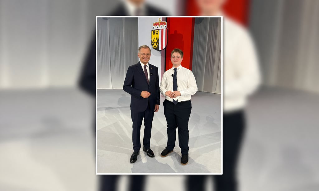 Der 14-jährige Lukas Hahn durfte den oberösterreichischen ÖVP-Landeshauptmann Thomas Stelzer interviewen und war als Pressevertreter auf dem Parteitag der OÖVP akkreditiert.
