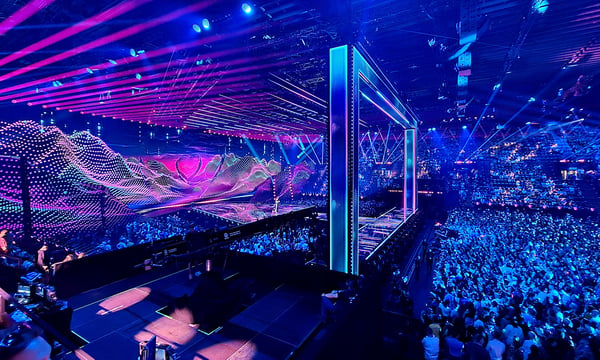 Während die Österreicher zur Sparsamkeit aufgerufen werden, pumpt die Regierung Millionen in ein internationales Showevent, das längst zur Bühne linker Ideologie geworden ist (Bild: ESC 2025 im schweizerischen Basel).