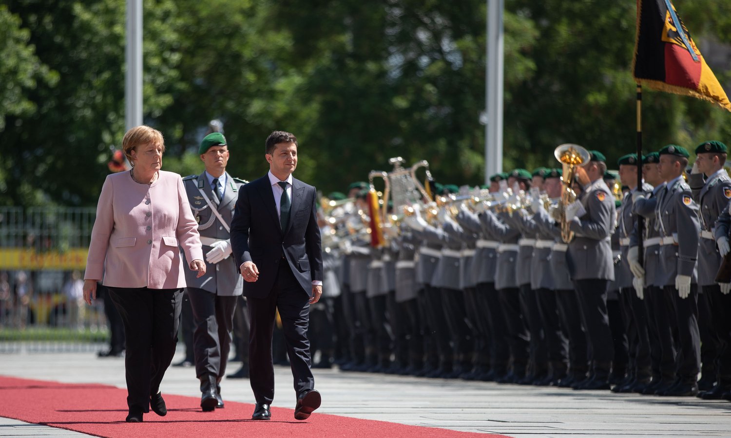 Brüssel ehrt Angela Merkel und Wolodymyr Selenskyj — Presidential Administration of Ukraine / wikimediacommons.org (CC BY 4.0)