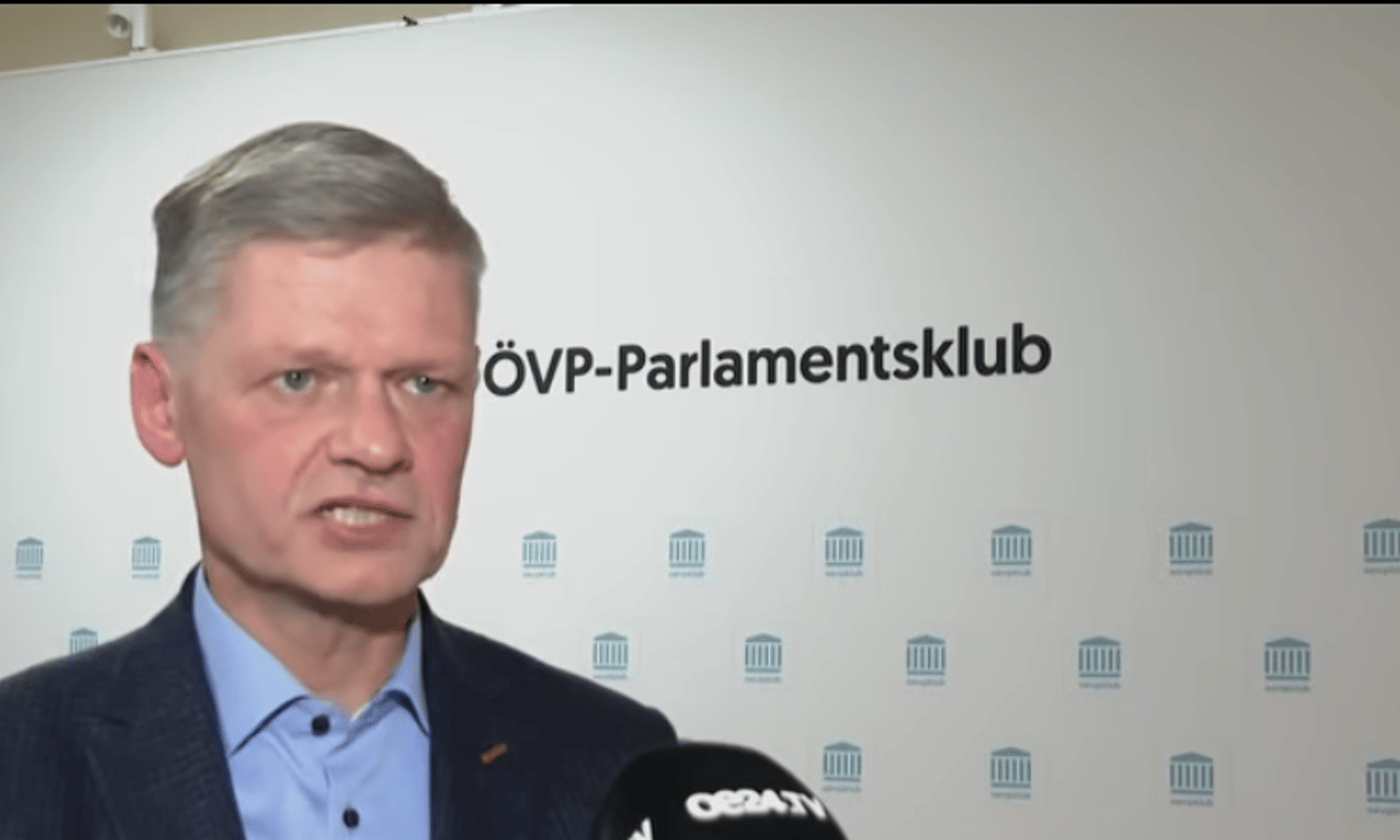 Gericht stoppt Vorwürfe Hangers gegen Kronzeugin — Screenshot oe24.TV / YouTube