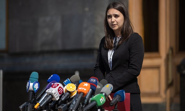 Die ehemalige Sprecherin des ukrainischen Präsidenten, Yuliia Mendel, berichtete, dass Wolodymyr Selenskyj bereit gewesen sei, den Donbass abzutreten.