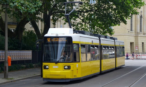Die Altparteien haben einen Teil der Dorotheenstraße zwischen Wilhelmstraße im Osten und Ebertstraße im Westen umbenannt. Angeblich wollen sie damit etwas zu Ehren der Juden tun.