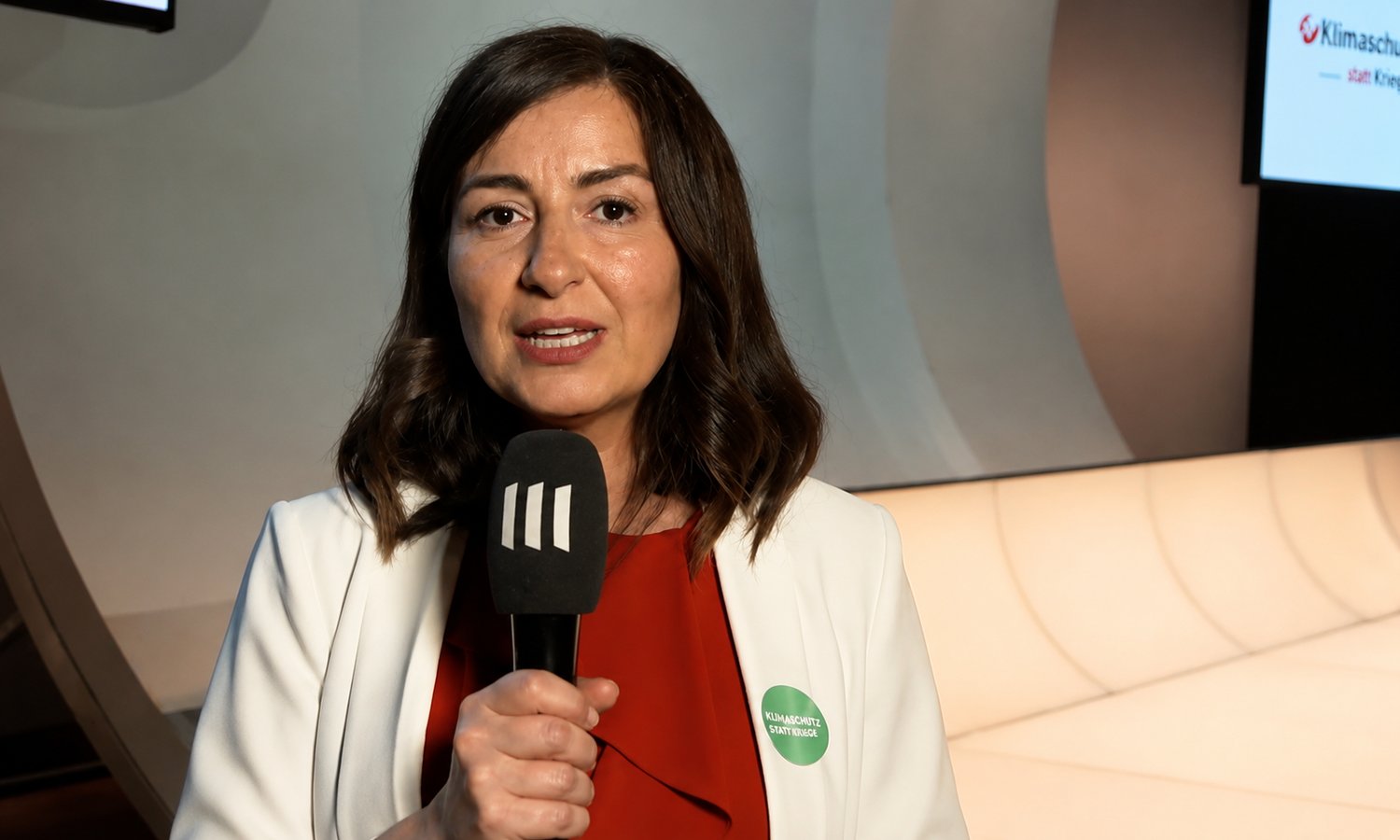 ORF-Moderatorin wird (vorerst) nicht eingebürgert — Screenshot  myAbility Social Enterprise GmbH / YouTube