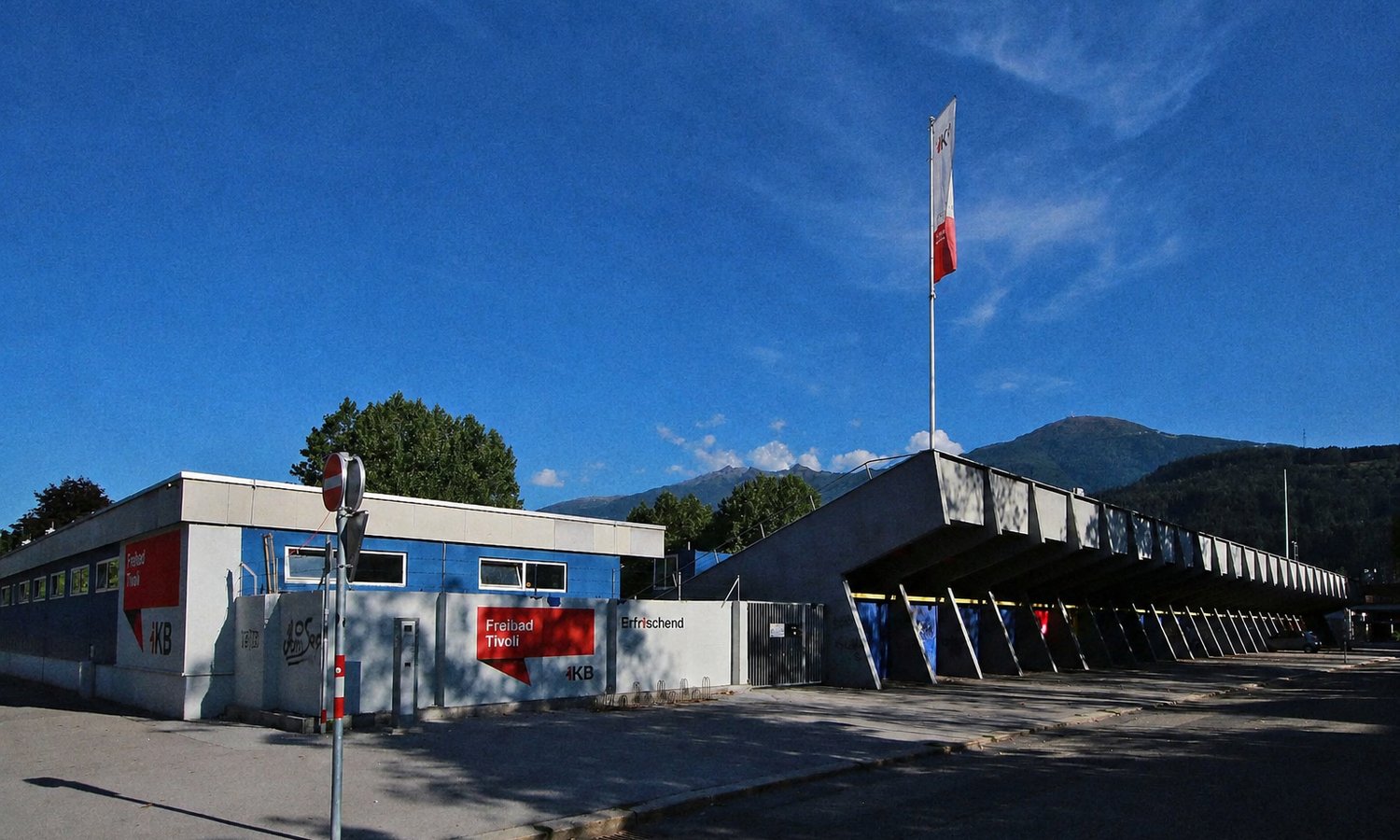Afghane bedrohte Freibad-Security mit Messer — Simon Legner / wikimediacommons.org (CC BY-SA 4.0)