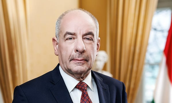 Staatspräsident Tamás Sulyok denkt gar nicht daran, den Forderungen des neuen Regierungschefs nachzugeben.