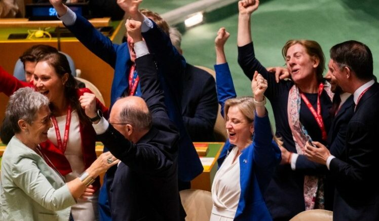 UN-Delegation mit Meinl-Reisinger jubelt