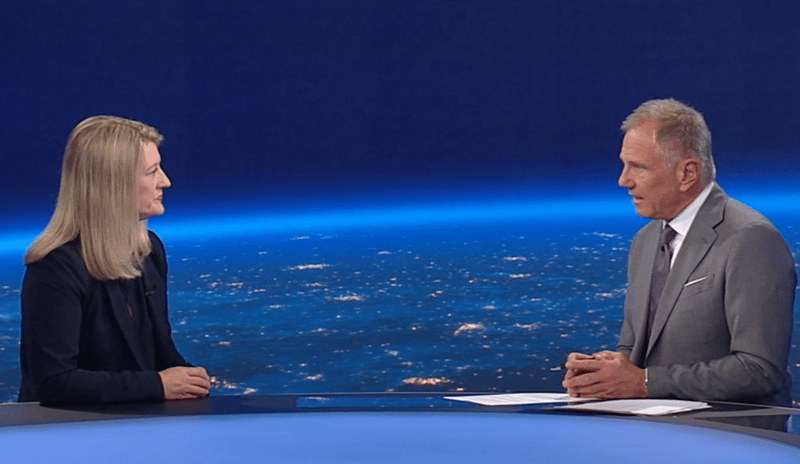 Bettina Emmerling und Armin Wolf in der ZIB2