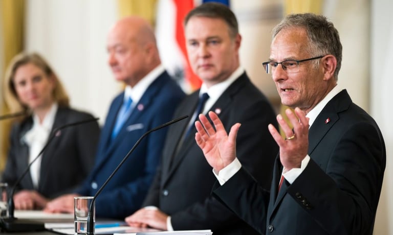 Marterbauer und Regierung — BKA/Christopher Dunnker