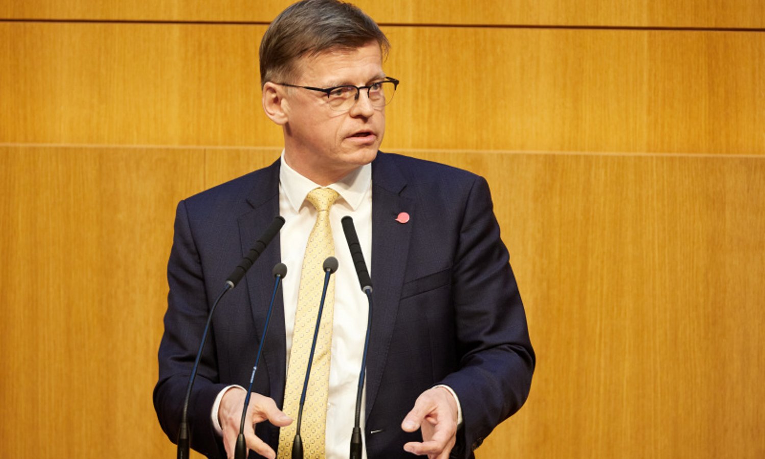 Ausgeschlossener Dengler rechnet mit Neos ab — Parlamentsdirektion / Thomas Topf