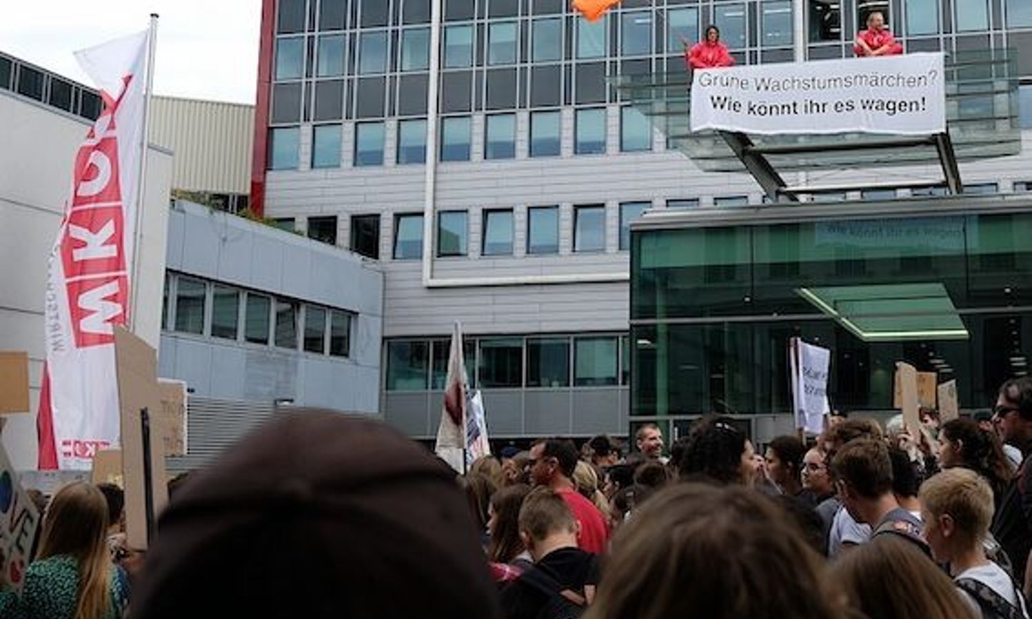 WKO — System Change not Climate Change / CC BY-SA 2.0 / Wikimedia