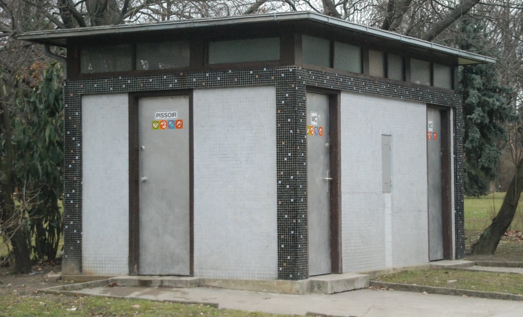 Fast 14 Millionen Euro gab die Stadt Wien innerhalb von nur drei Jahren für öffentliche Toiletten (wie hier im Schweizergarten aus).