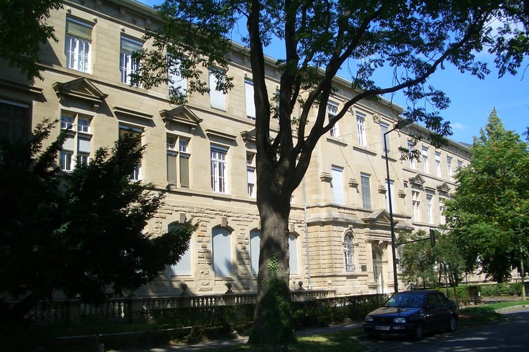 Ahriman-Verlag: Streit um „antisemitische Bücher“ — Albtalkourtaki / wikimediacommons.org (CC BY-SA 3.0)
