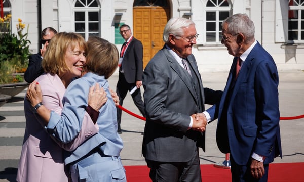 Der deutsche Bundespräsident Frank-Walter Steinmeier und Alexander Van der Bellen beim Treffen der deutschsprachigen Staatsoberhäupter in Tirol, wo das Staatsoberhaupt das Loblied auf Europa sang.