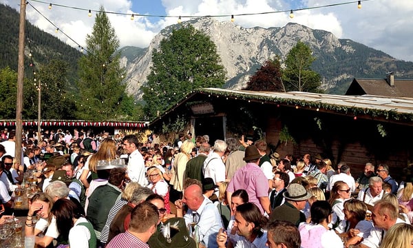 Altausseer Kirtag. Schöne Tradition, aber Pfiffe für Außenministerin Meinl-Reisinger