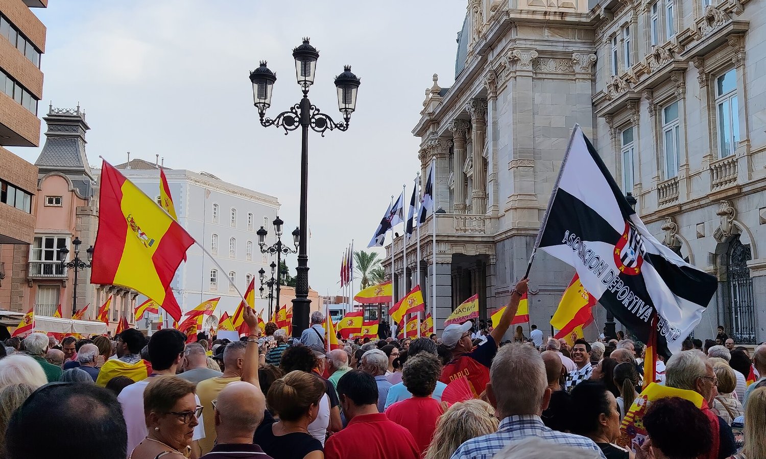 Zehntausende protestieren gegen Sánchez-Regierung — P4K1T0 / wikimediacommons.org (CC0 1.0)