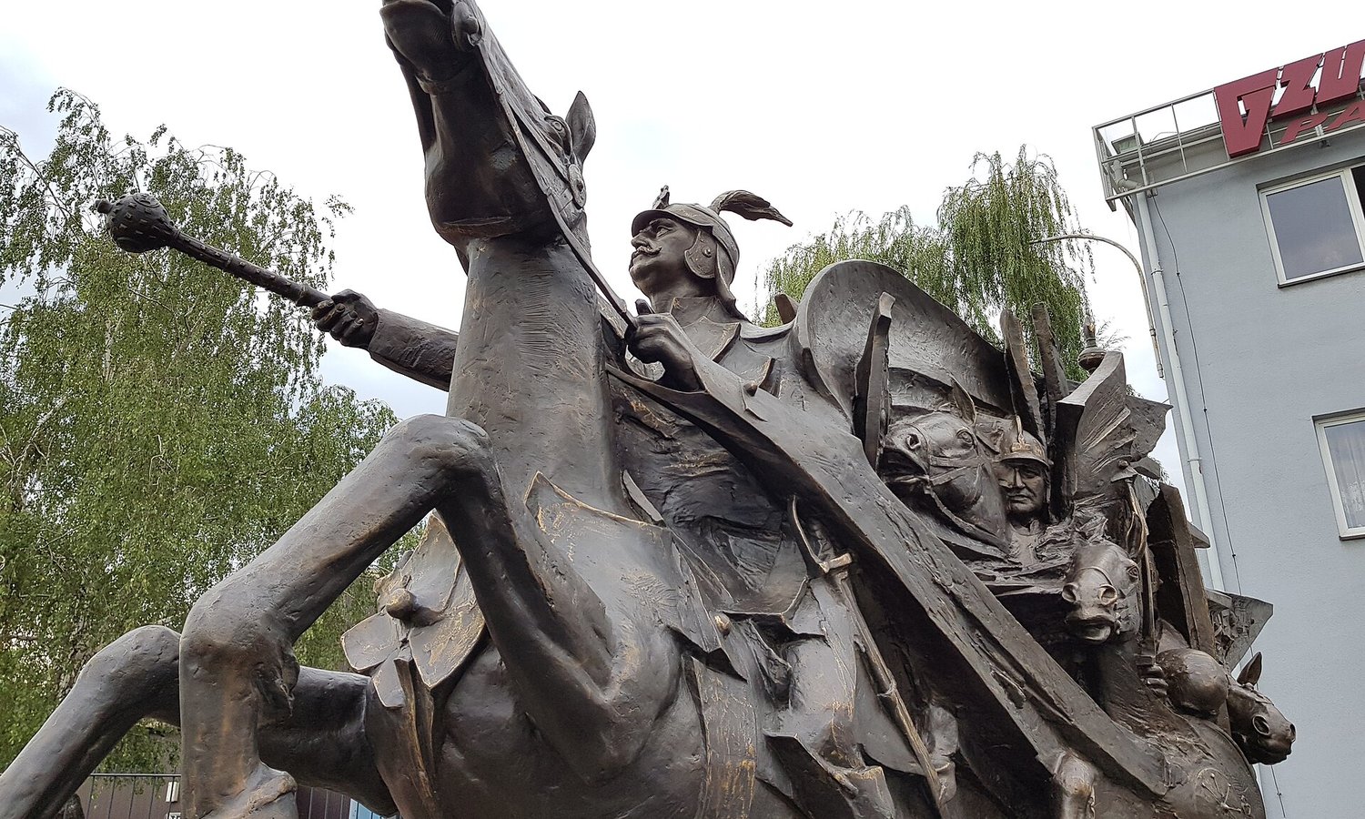Rot-Pink blockiert Sobieski-Denkmal weiterhin — Stan old / wikimediacommons.org (CC0 1.0)