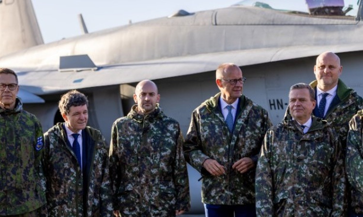 Das fatale Signal von Merz im Tarnanzug — Screenshot Valtioneuvoston kanslia / finnishgovernment