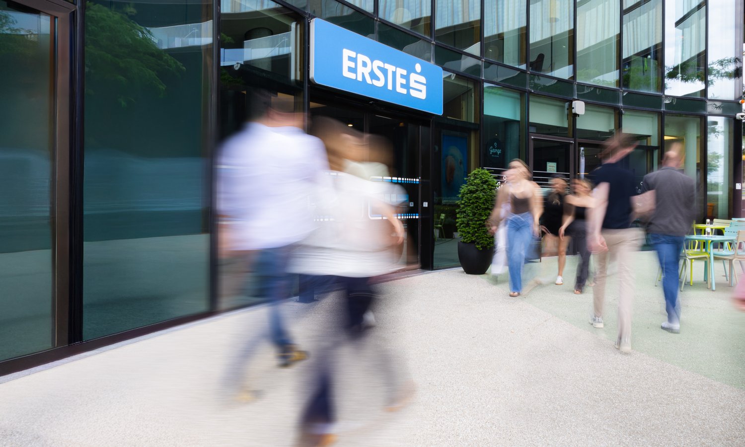 Erste Bank schließt Filiale in Problem-Grätzl — Erste Group / Marlena König