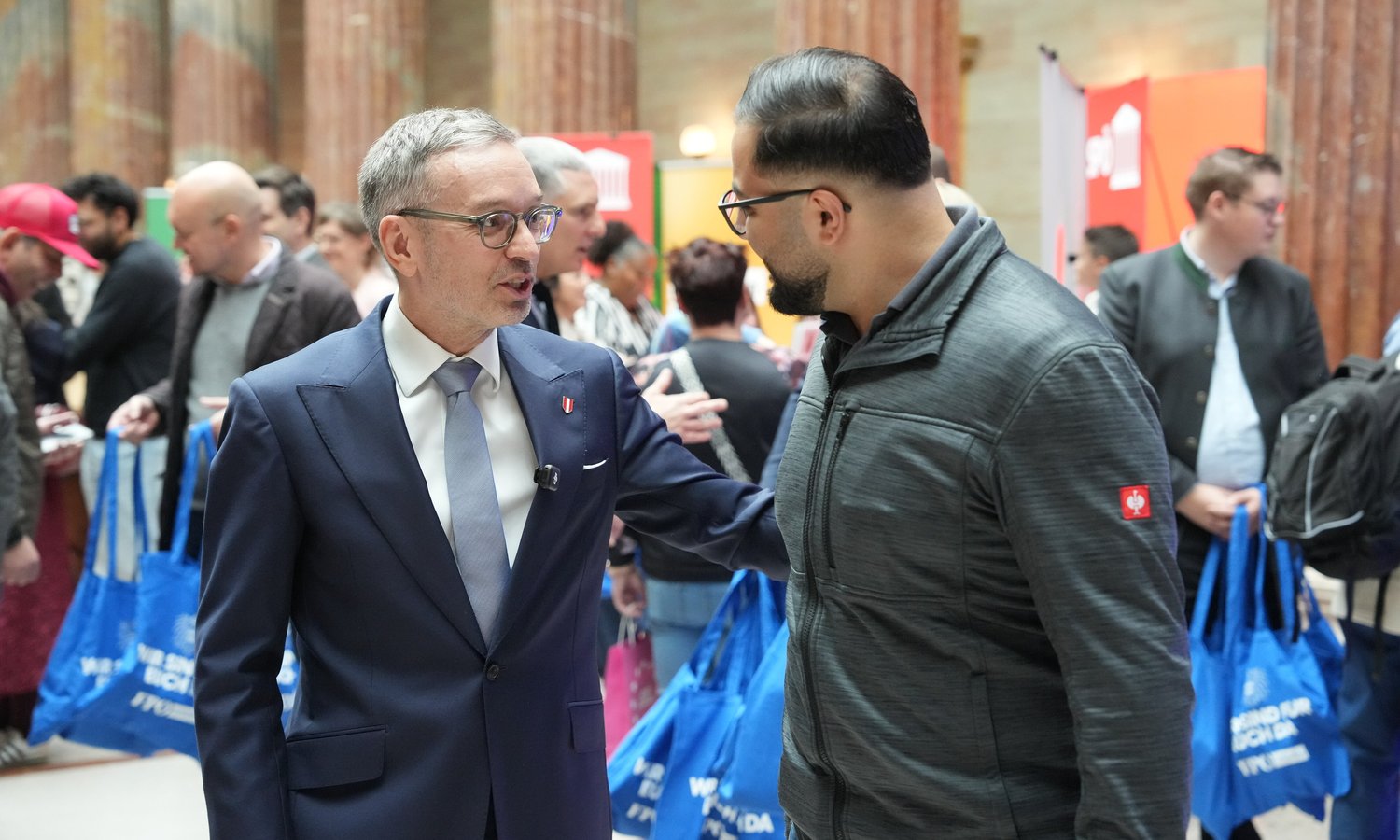 Herbert Kickl im Parlament, Nationalfeiertag — Alois Endl