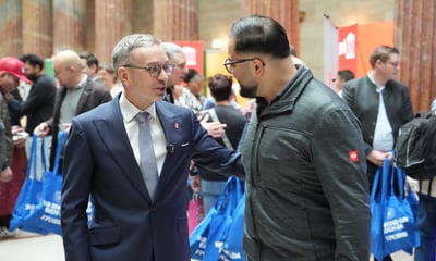 Herbert Kickl im Parlament, Nationalfeiertag — Alois Endl