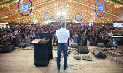 Herbert Kickl beim Hartberger Oktoberfest — Screenshot / Facebook Herbert Kickl