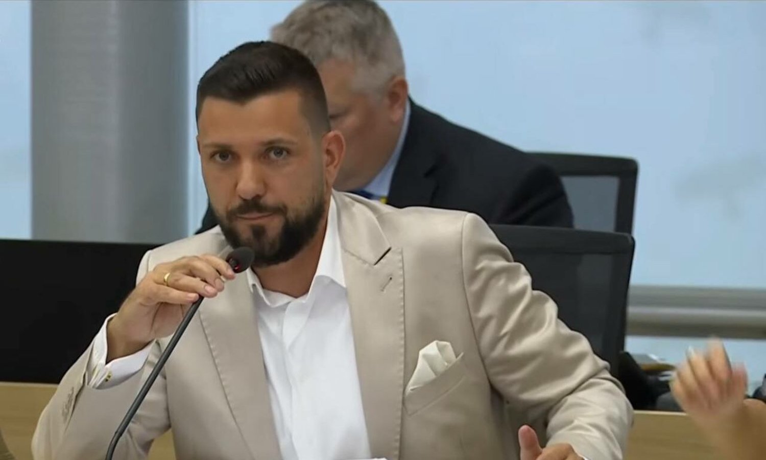 Tobias Rausch zum Landtagspräsidenten gewählt — Screenshot/ Youtube/ Live Stream Phoenix