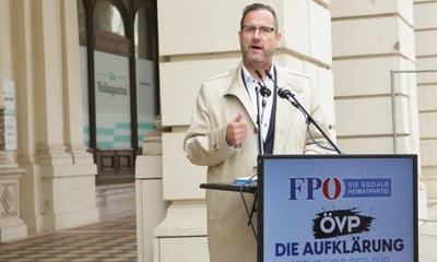 Christian Hafenecker vor der ÖVP-Zentrale — Andreas Ruttinger