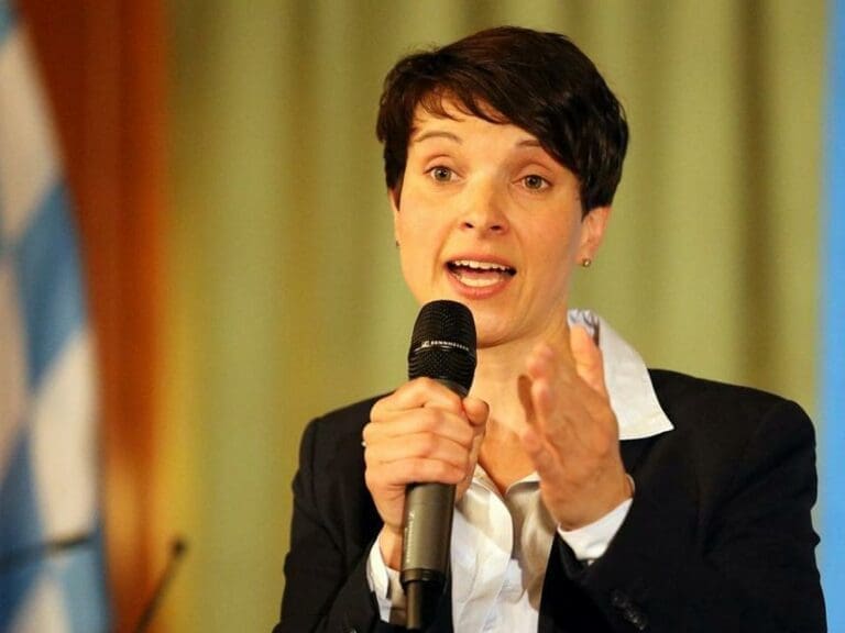 Fliegt Petry nun aus dem Bundestag raus? — Bild: Michael Lucan / Wikimedia (CC BY-SA 3.0 DE)