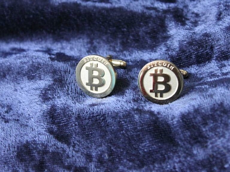 Anleger: Bitcoin überholt Goldwert — Bild: Isokivi / Wikimedia  (CC-BY-SA-3.0)