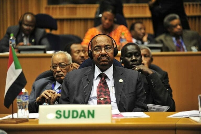 Omar al-Bashir versteckte 6,7 Millionen Euro — Bild: U.S. Navy photo, Jesse B. Awalt / Wikimedia (PD)
