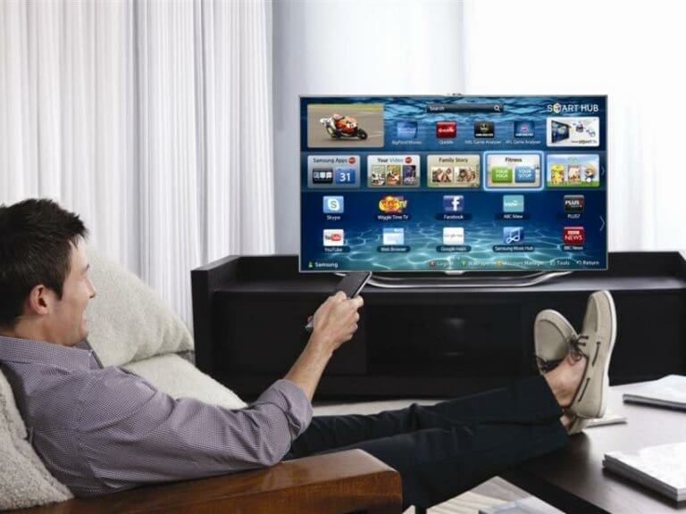 Ansturm auf Monitore für GIS-freies Fernsehen — Bild: Media News / flickr (CC BY 2.0)