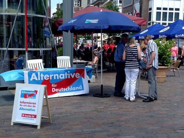 AfD-Abgeordneter am Infostand verprügelt — Bild: Ziko van Dijk / Wikimedia (CC BY-SA 3.0)