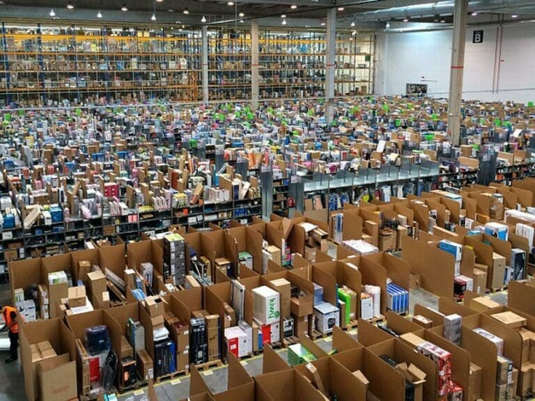 Plastiksackerl-Verbot für Amazon & Co gefordert — Bild: Álvaro Ibánez / Wikimedia (CC-BY-2.0)