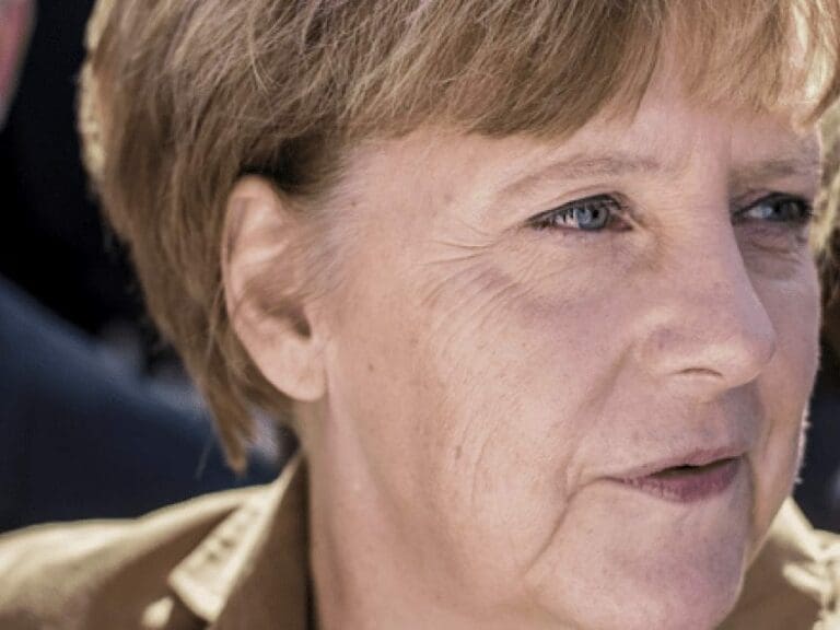 CDU-Neuausrichtung: Merkels neue Kleider — Bild: FNDE - Own work / Wikimedia (CC BY-SA 4.0)