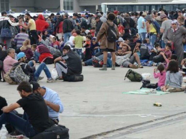 Austria halves number of asylum seekers — Bild: unzensuriert.at