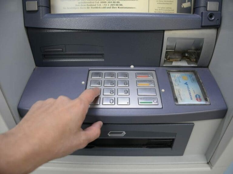 Stolze Subvention für Bankomatanbieter — Bild: Unzensuriert.at