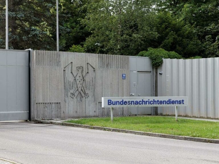 BND darf Internetknoten für Spionage nutzen — Bild: Bjs / wikimedia.org (CC-BY-SA-4.0)