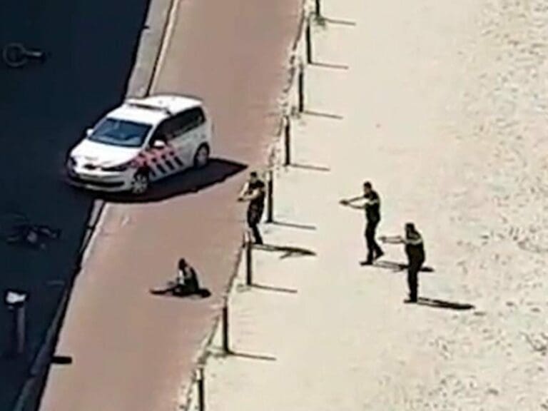 Allahu Akbar Knifeman Sees 72 Virgins — Bild: z.V.g