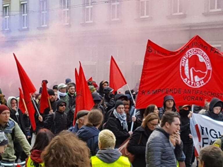 Asyldemo legte wieder einmal Innenstadt lahm — Bild: Wochenblick