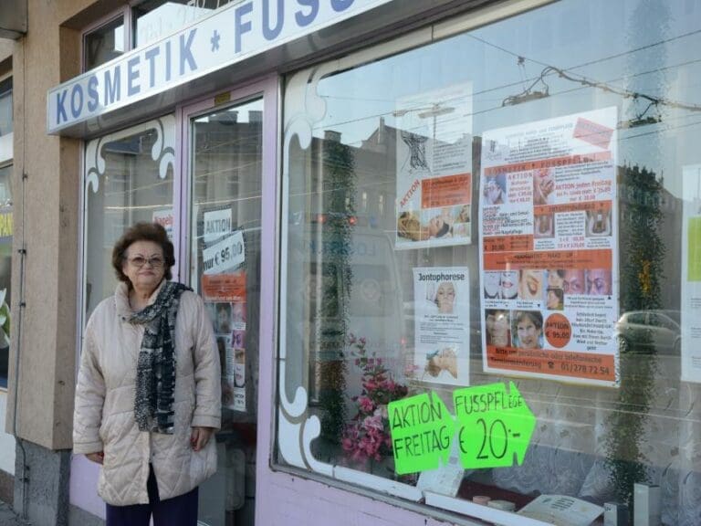 Auch Kosmetikerin plagt Afghanen-Problem — Bild: unzensuriert.at